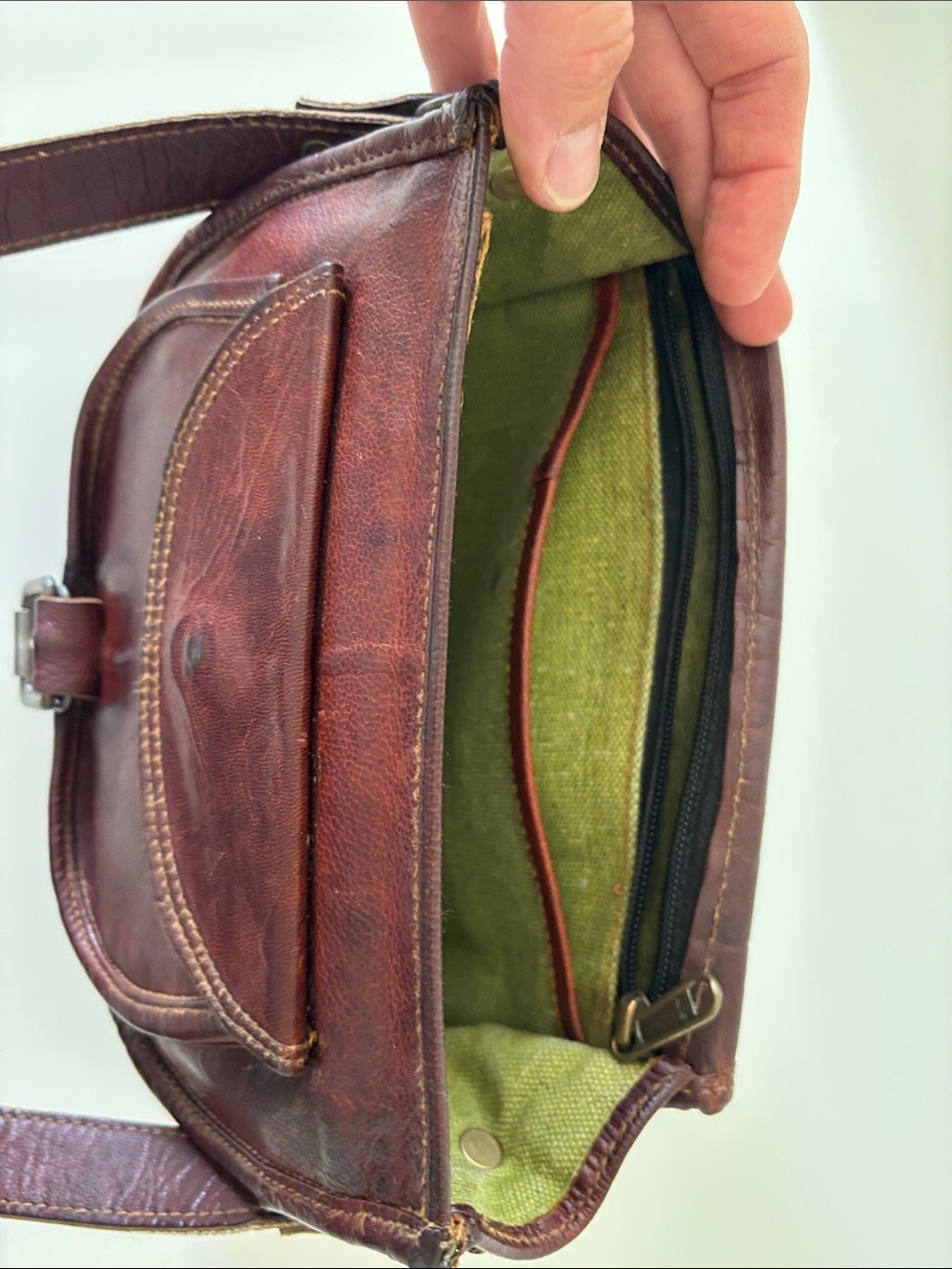 Vintage-Style Brown Leather Crossbody Bag - Picture 5 of 8